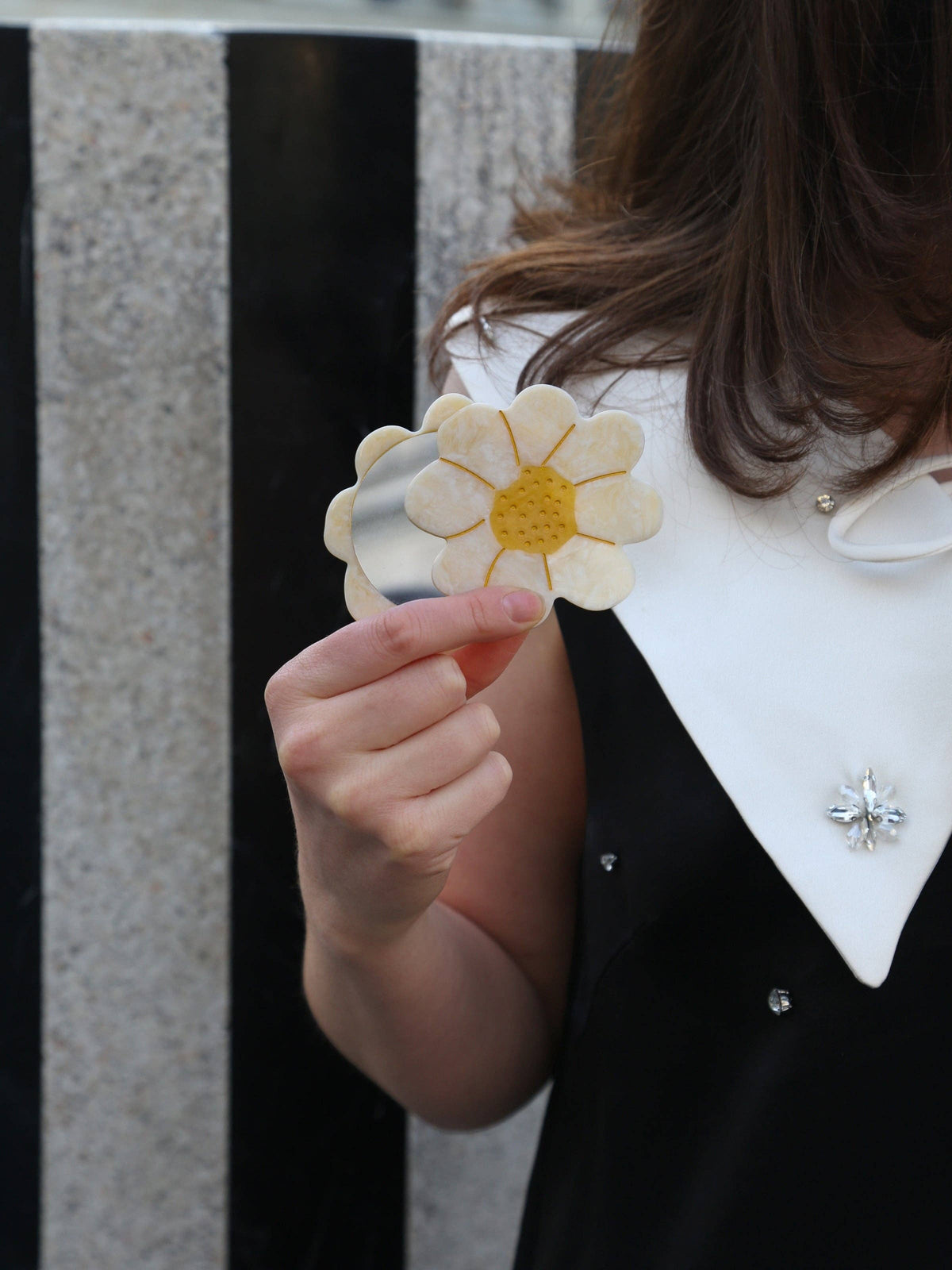 Hand-painted Vintage Daisy Compact Mirror | Eco-Friendly