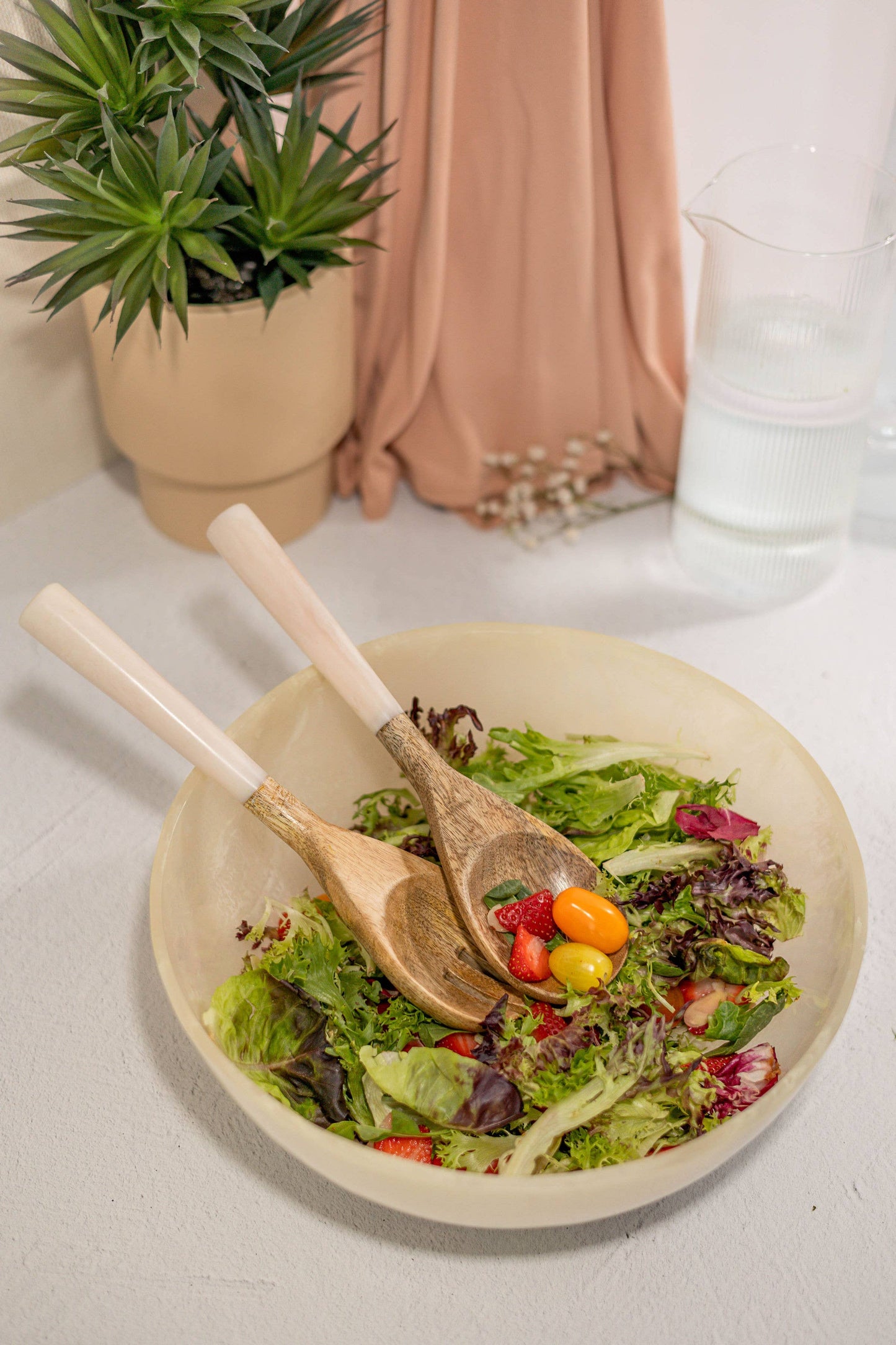 Jeanne Fitz Resin Collection Salad Bowl – Cream