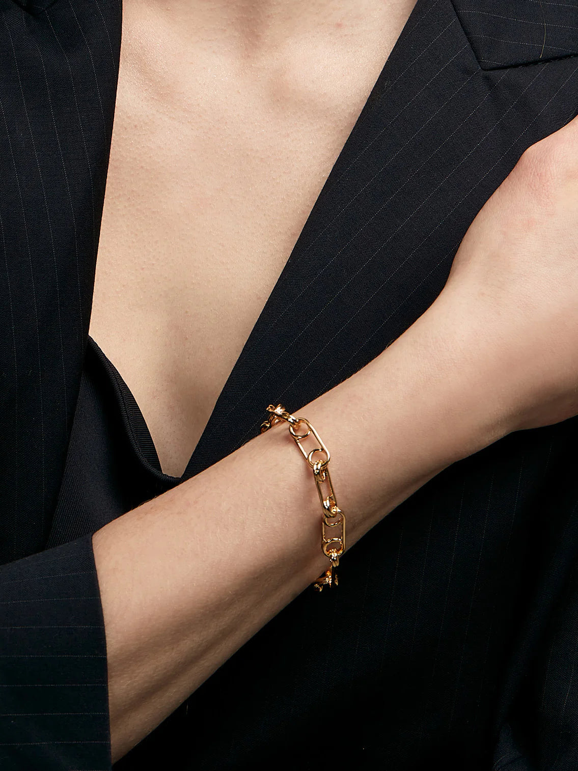 Metal pin chain bracelet